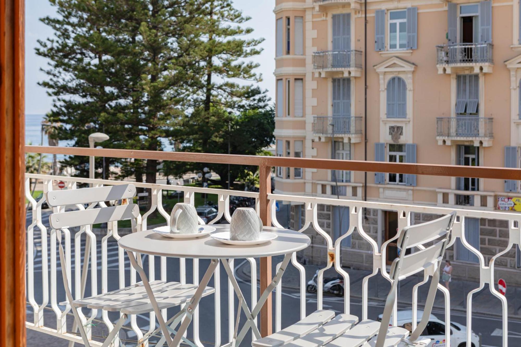 H11 Casa Tecla Centro-Mare Appartement San Remo Buitenkant foto